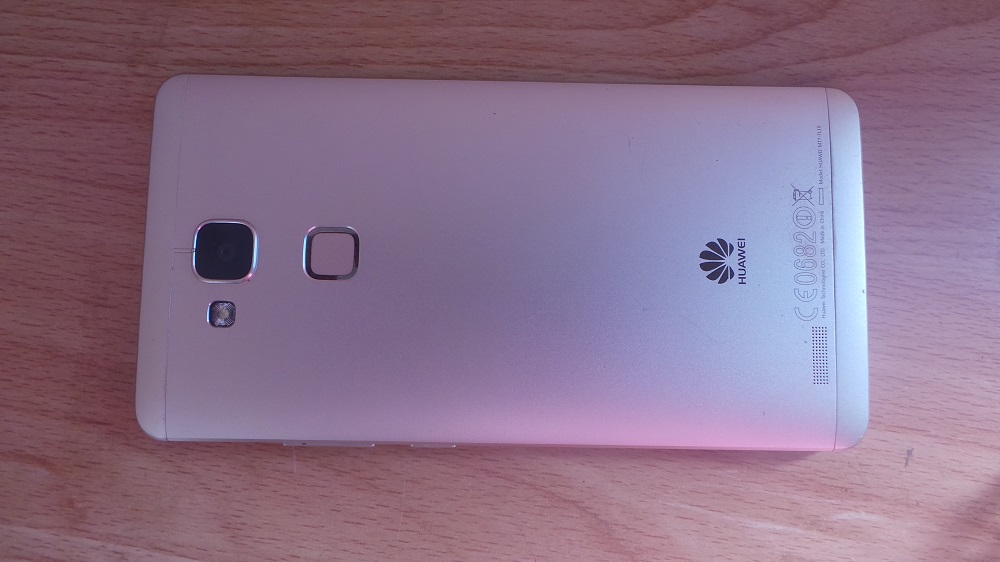 Huawei Ascend Mate 7 review: A huge metal phone with the battery life to  match - CNET